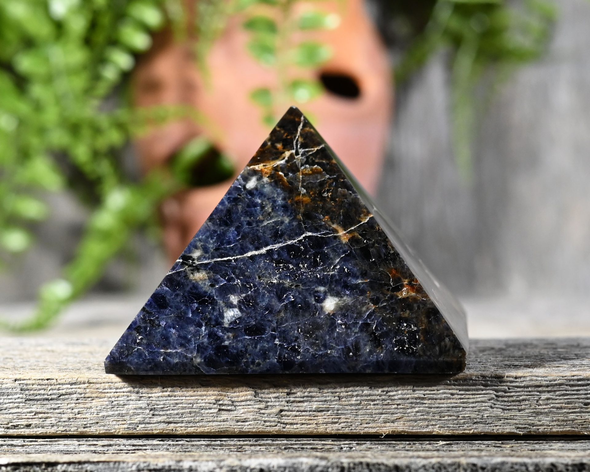 pyramid crystal black